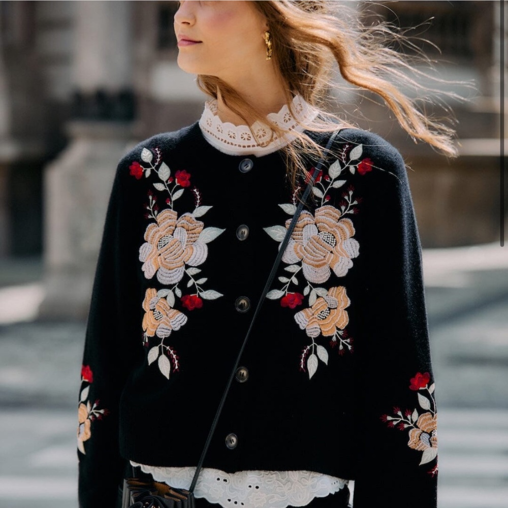 FARM Rio Black Flowers Embroidered Buttoned Knit Cardigan